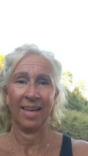 En uppförsbacke som var så lång att jag nästan kom ända upp till himlen!
Men hela vägen upp kom jag 🥵 👌 🤸 🏃
#backträning #kämpapå #skamdensomgersig
😎Marie