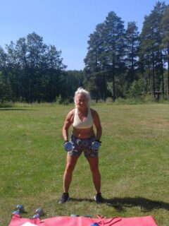 Bästa starten på semestern! 🏋️🤸

Det blev tuff träning i härligt solsken och jag fick sällskap av en liten pyttegroda som hoppade runt på hantlarna 🐸

Utslagen och mycket nöjd på sista bilden 👏👌

🐝Marie 🐝